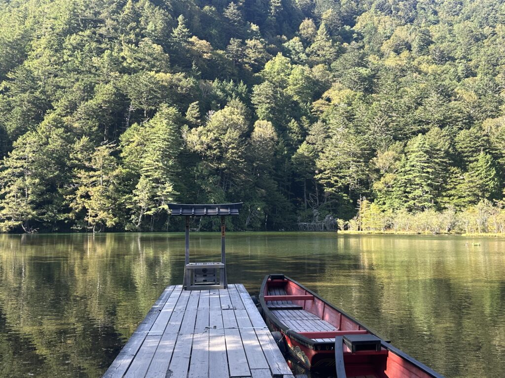 上高地の明神池